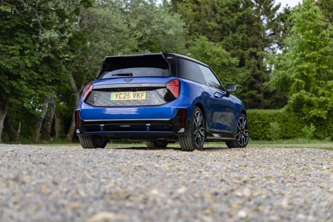 Exterieur_mini-cooper-jcw-electrique-2025_2